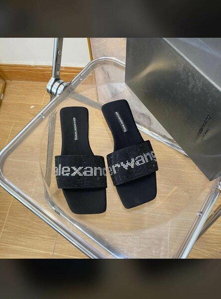 Ladies slippers