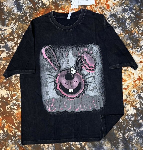 T-shirt graphique coloré