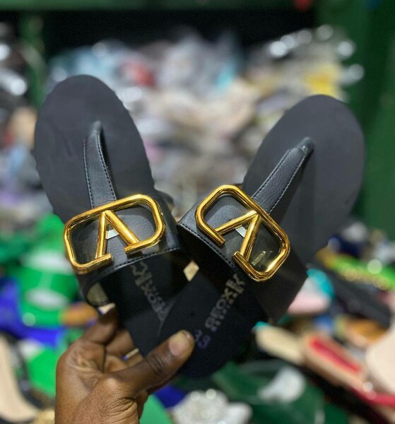 Ladies slippers