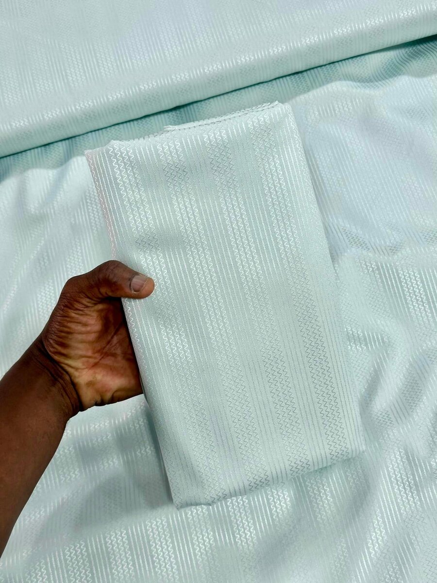 Beau tissu pour couper des vêtements en coton