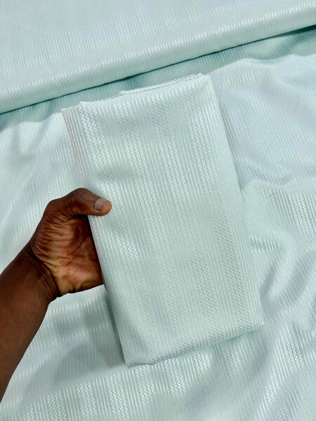 Beau tissu pour couper des vêtements en coton