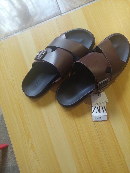 Sandales ZARA authentique