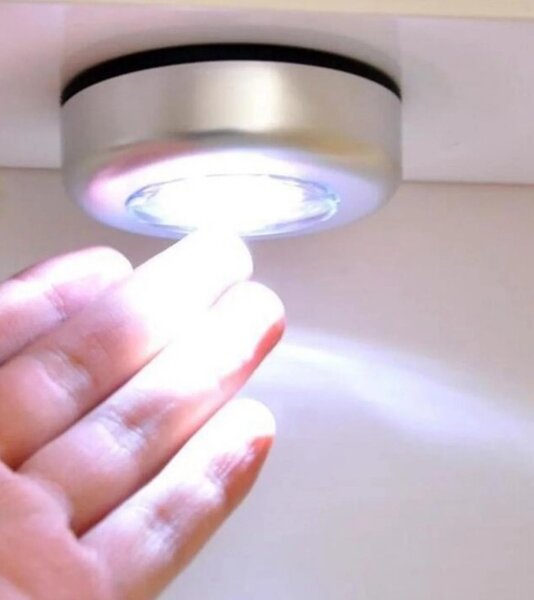 LAMPE AUTOCOLLANTE