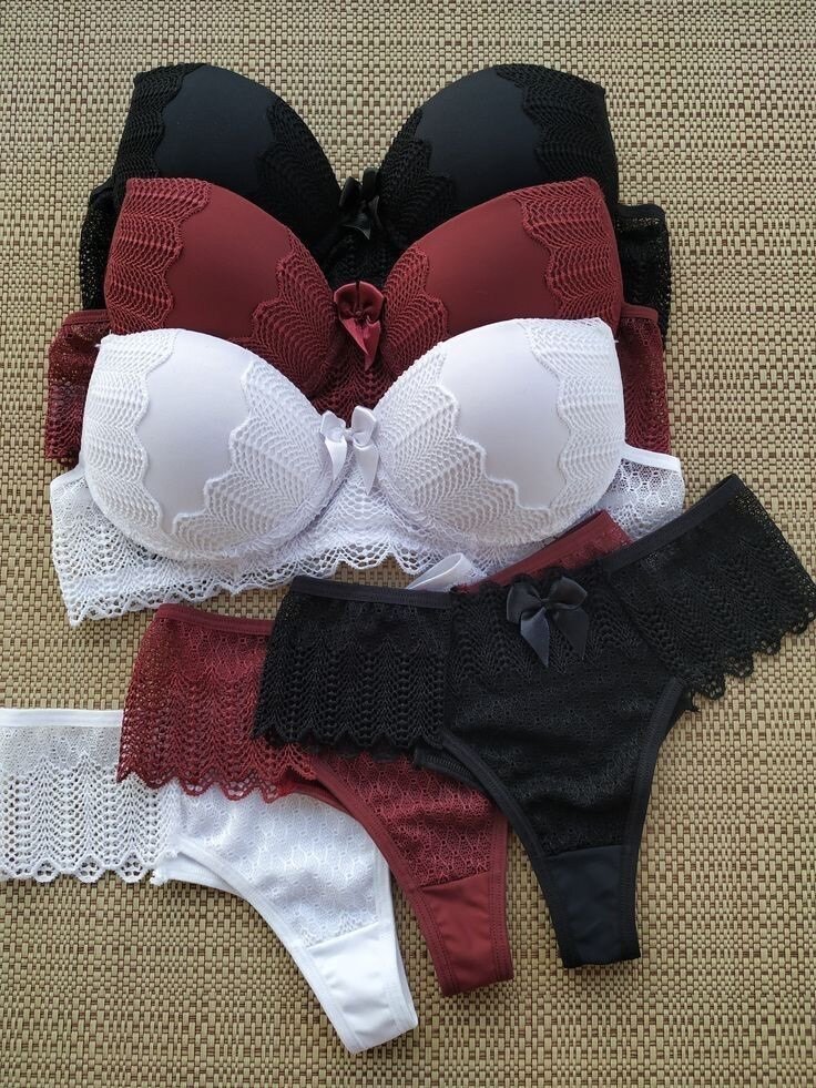 Des slips en coton , en dentel