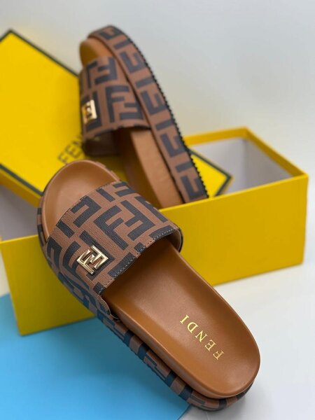 Ladies slippers