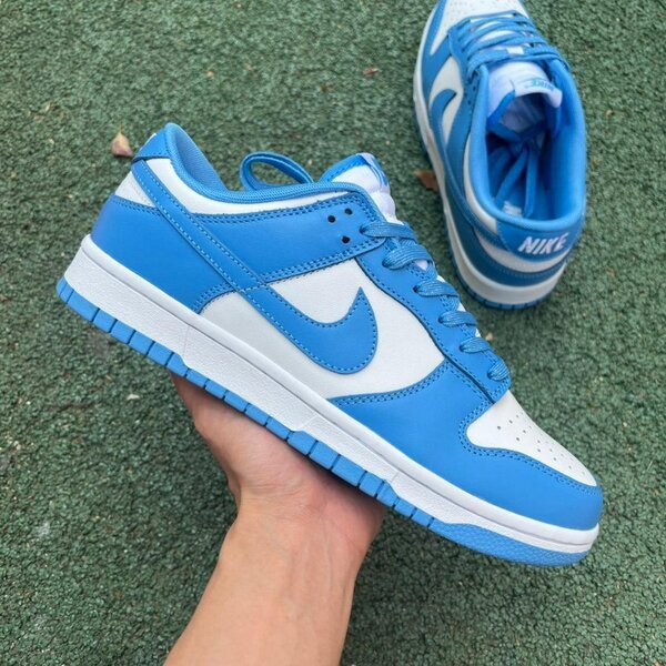 NIKE SNEAKERS
