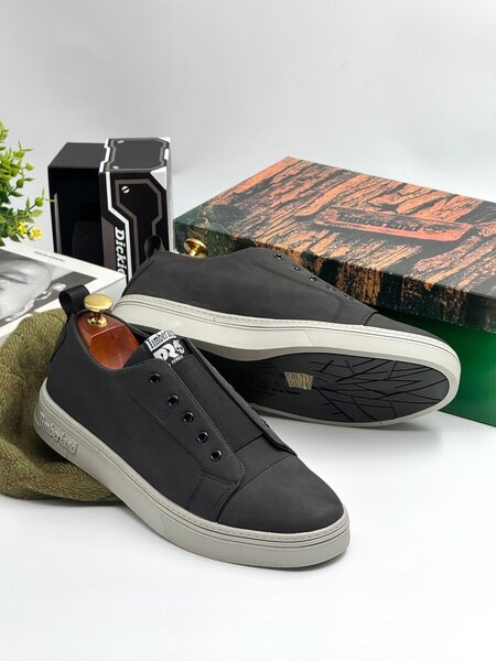 TIMBERLAND  BLACK AND GREY