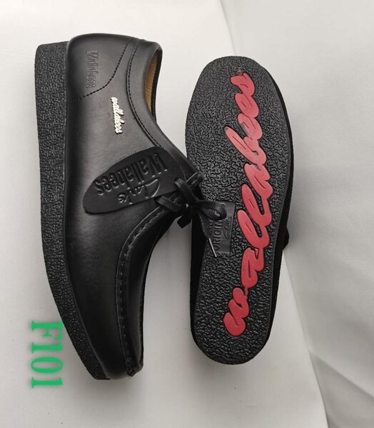 Clarks Wallabees Leather Black in stock