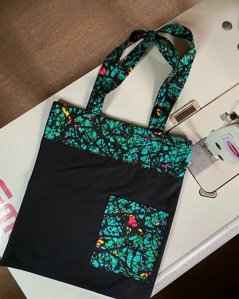 Tote bag