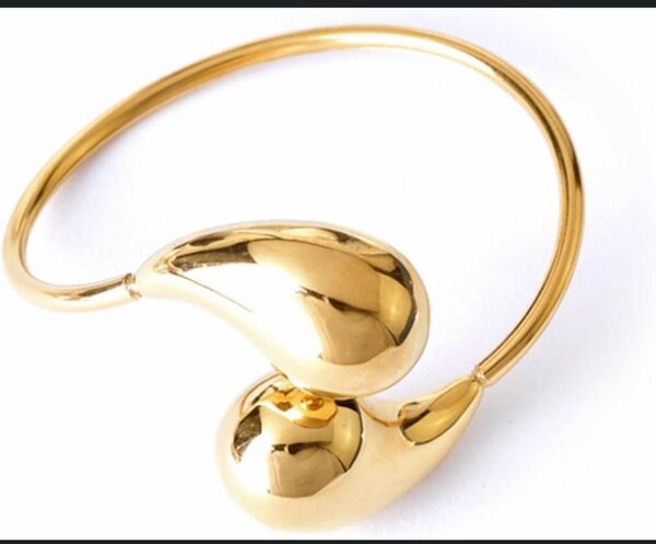 Tear drop bracelet