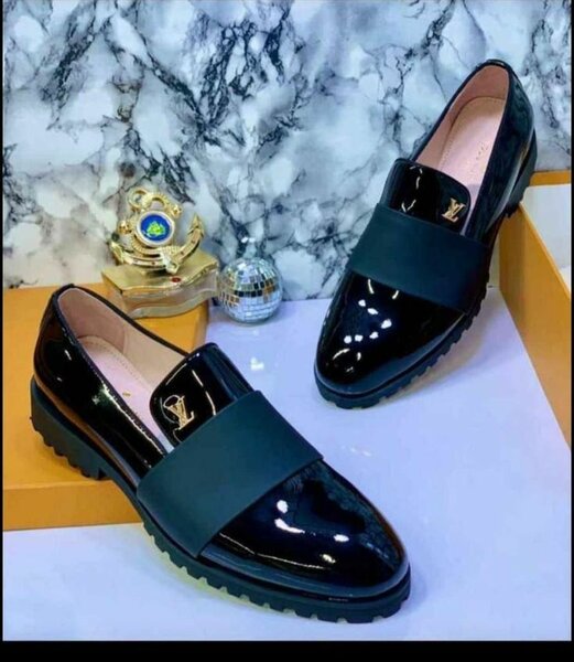 Dress shoe