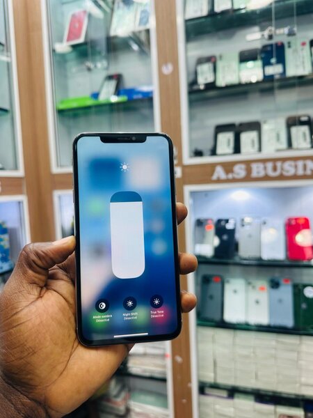 iPhone XS Max 64giga très prop