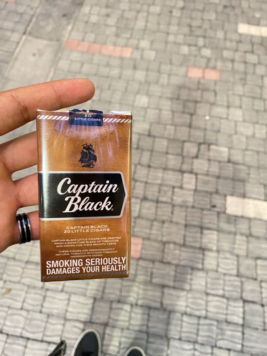 Captain black cigarette