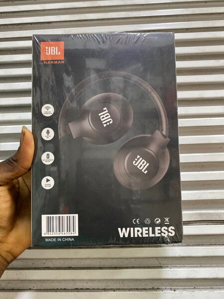 JBL TUNE 900