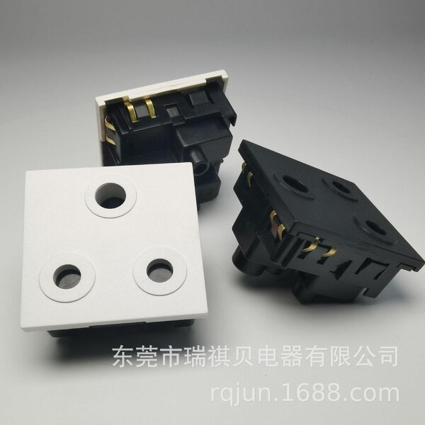 Data socket