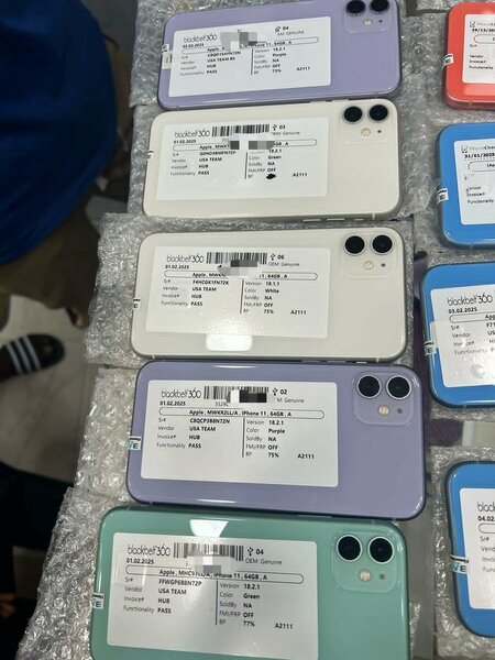 iPhone 11 simple 64giga casi neuf jamais démonté