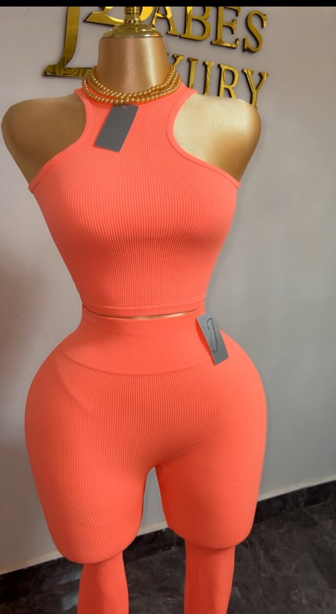 Seamless two pieces