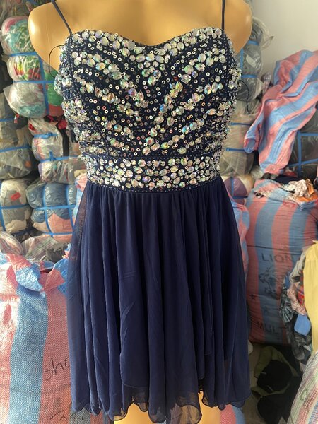 Robe de soirée bleue à paillettes