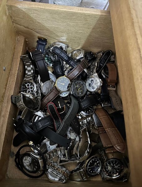 Montres élégantes variées