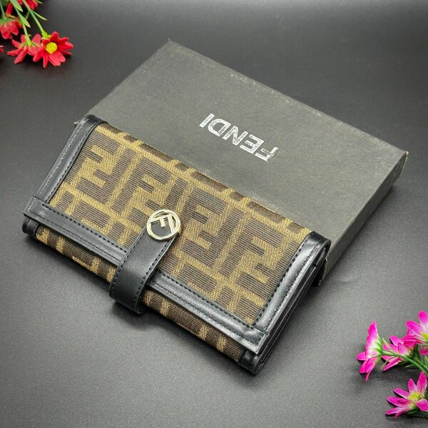 Fendi leather purse for ladies