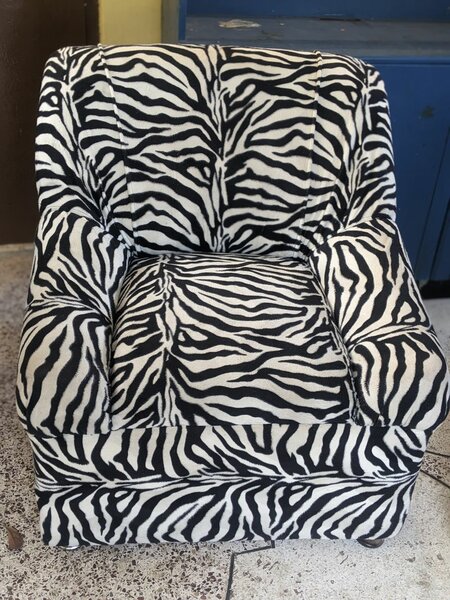 Single sofa