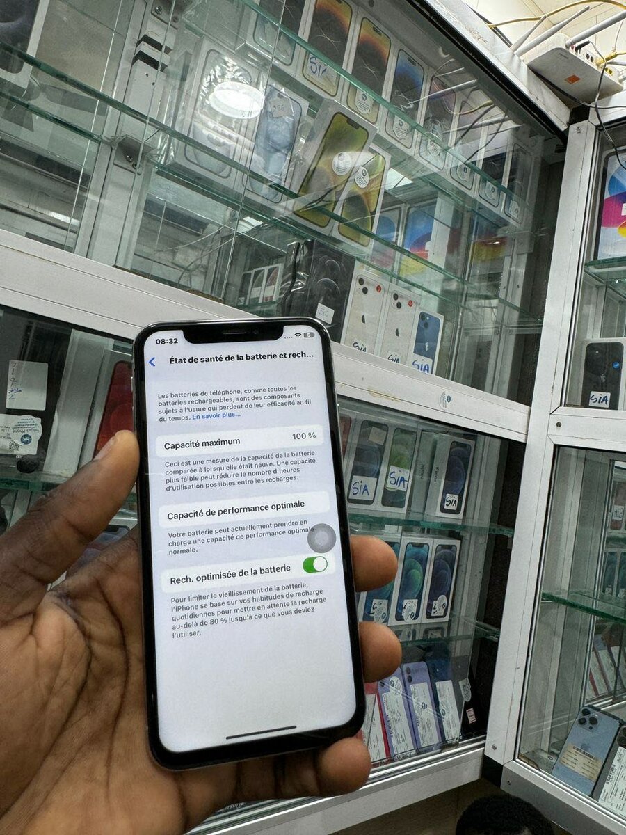 iPhone 12 simple 64G tout passe propre