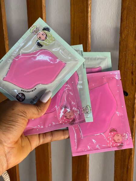 LIPS SOFTENING MASK