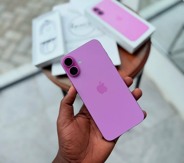 iPhone 14 rose élégant