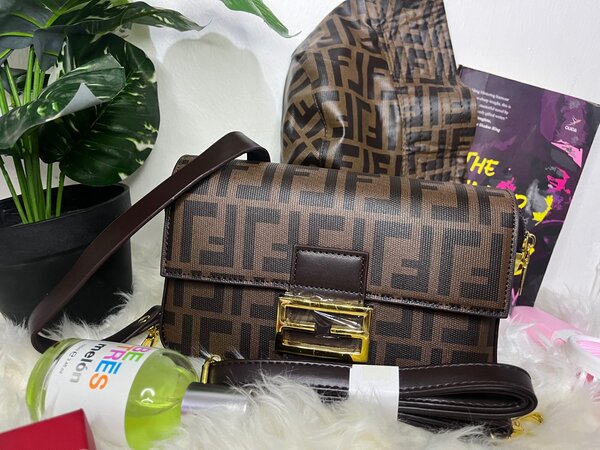 Ladies hand bag