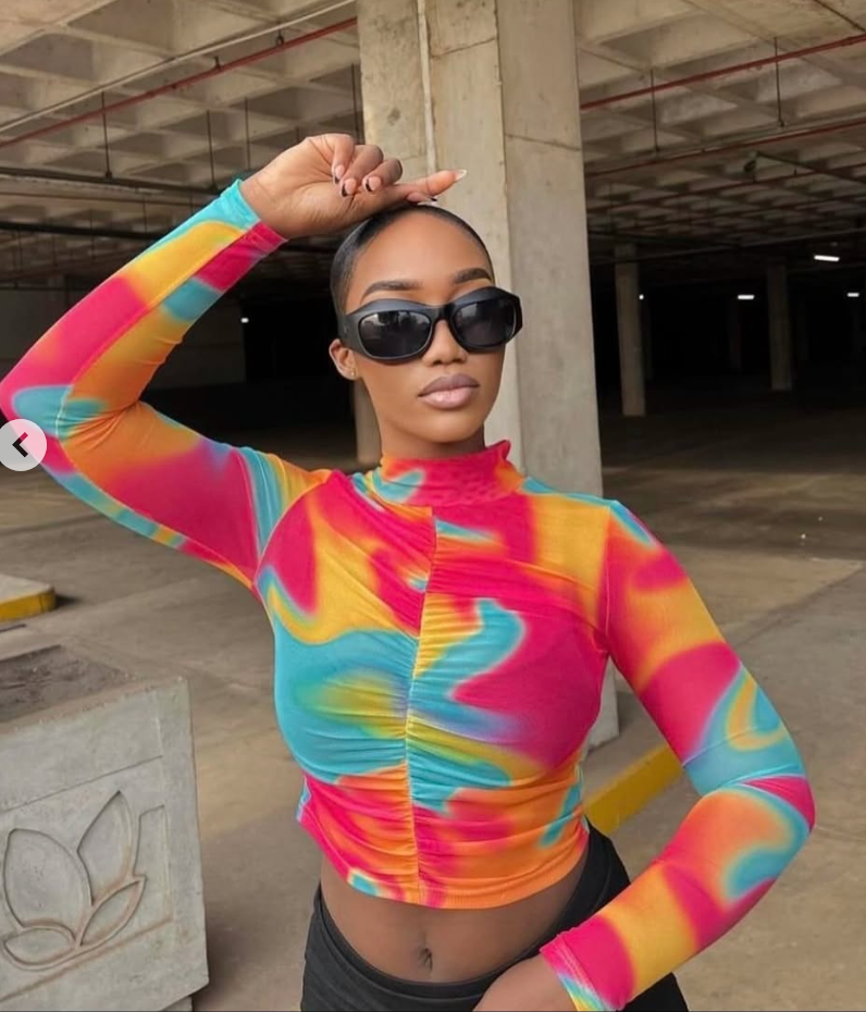 STRETCHY TOP