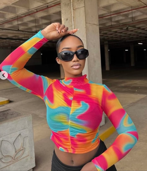STRETCHY TOP
