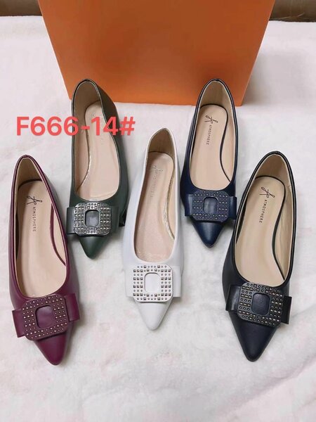 Ladies pumps