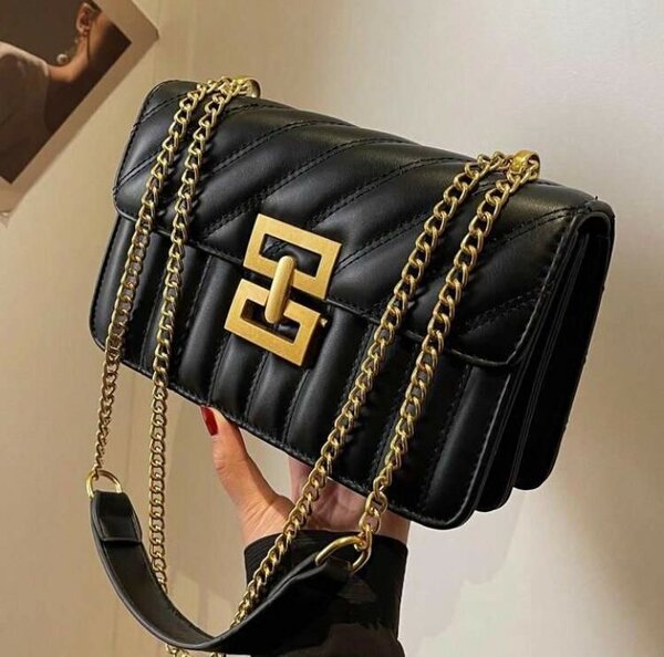 Sac à main en cuir noir élégant