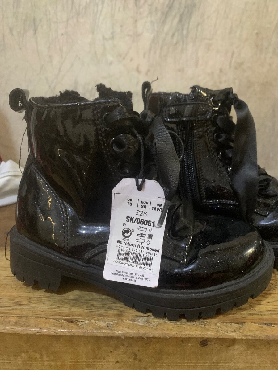 Kids boots size 28