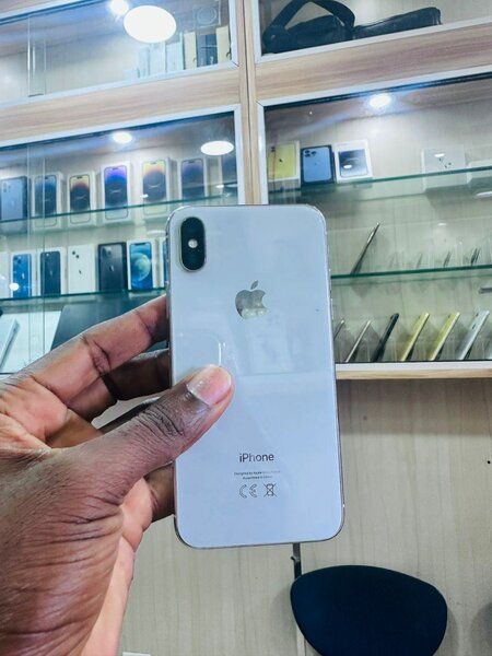 iPhone X 64go quasi neuf