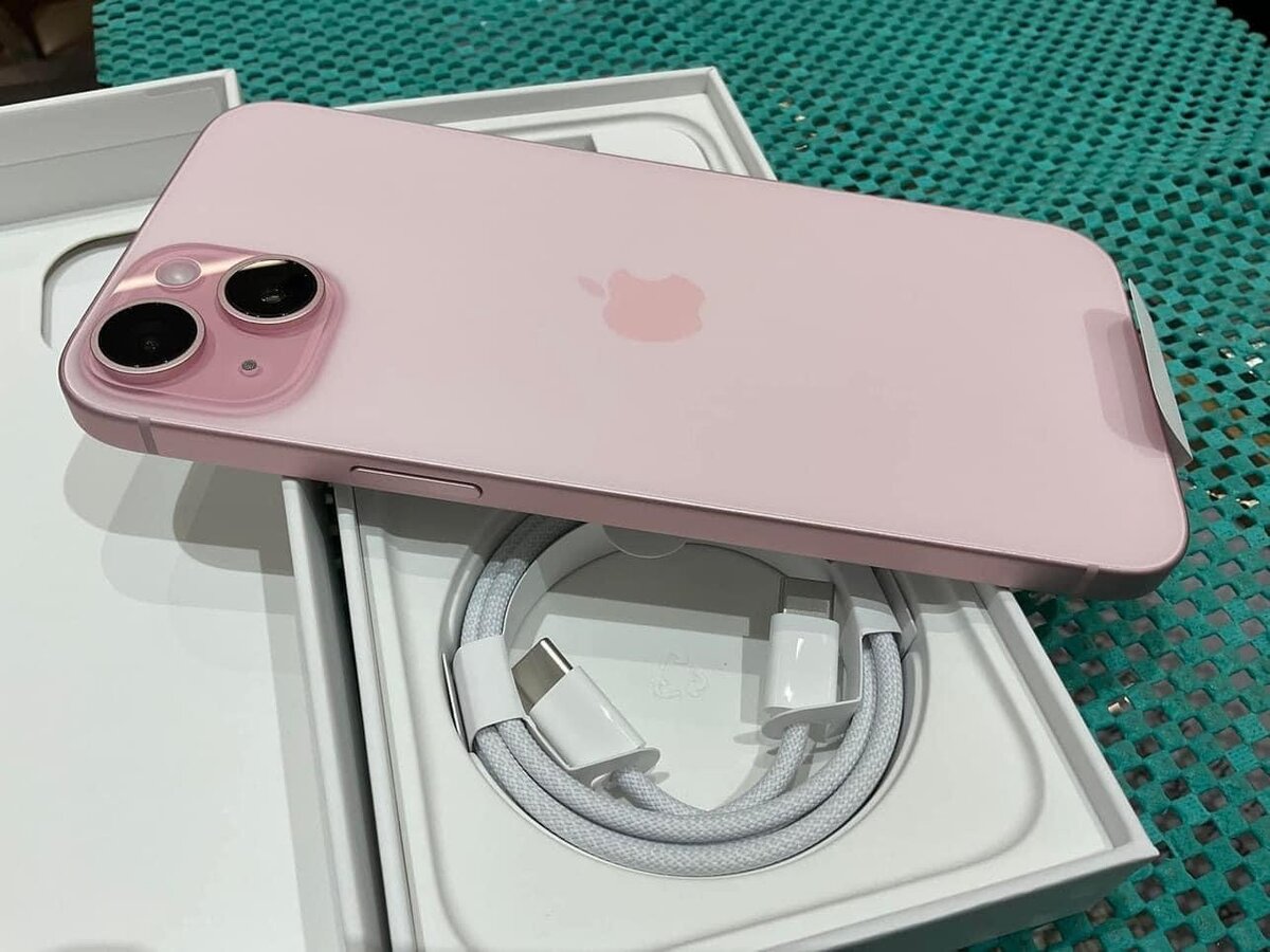 iPhone 15 simple