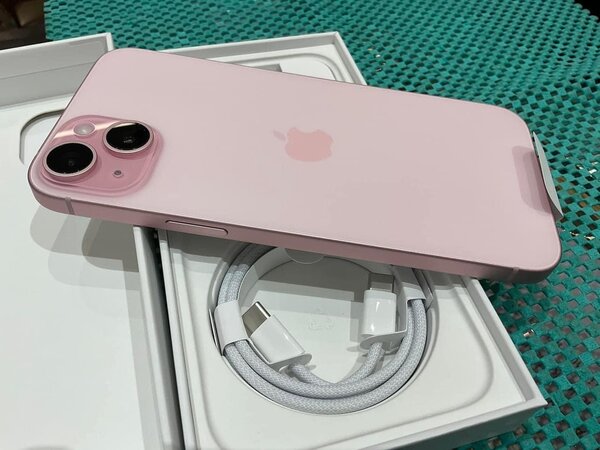 iPhone 15 simple