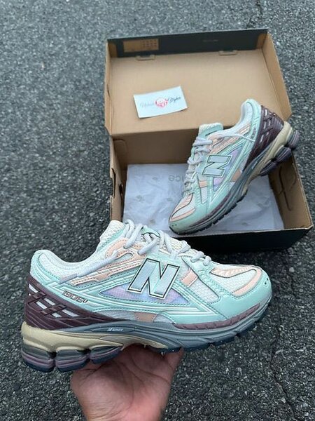 New balance sneaker