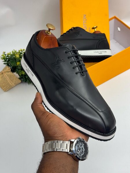 LOUIS VUITTON BLACK AND WHITE