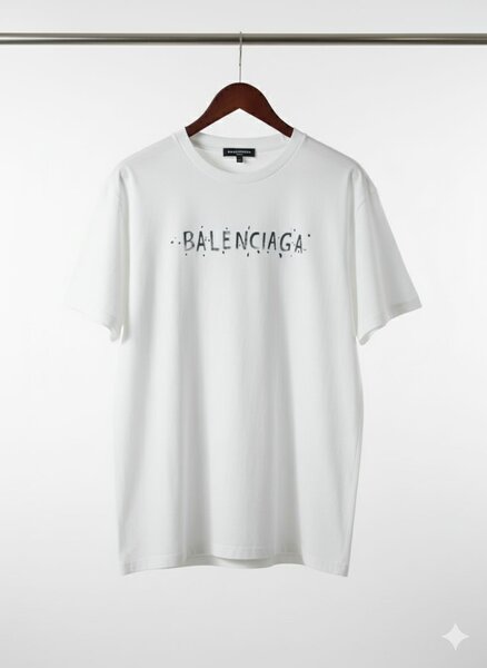 T-shirt blanc imprimé stylisé