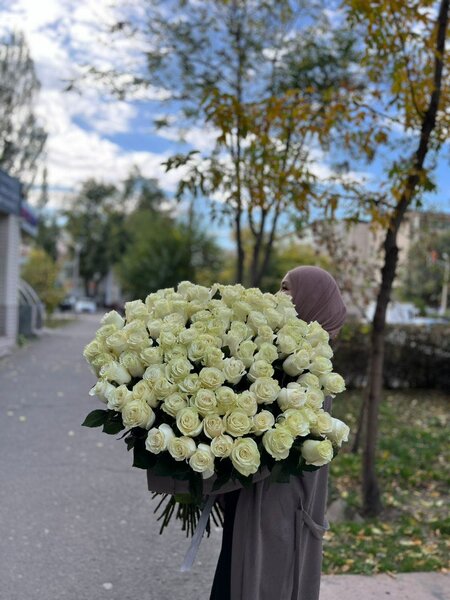 Белые розы