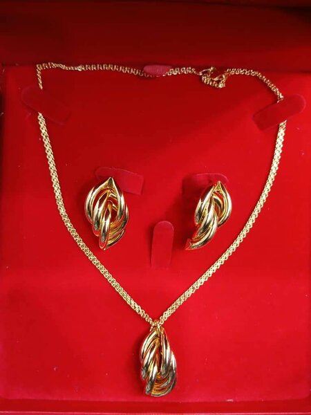 Necklace with earrings