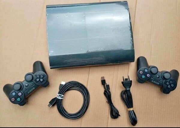 Console Sony PS3 avec manettes