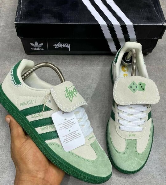 Baskets Adidas vertes Stussy