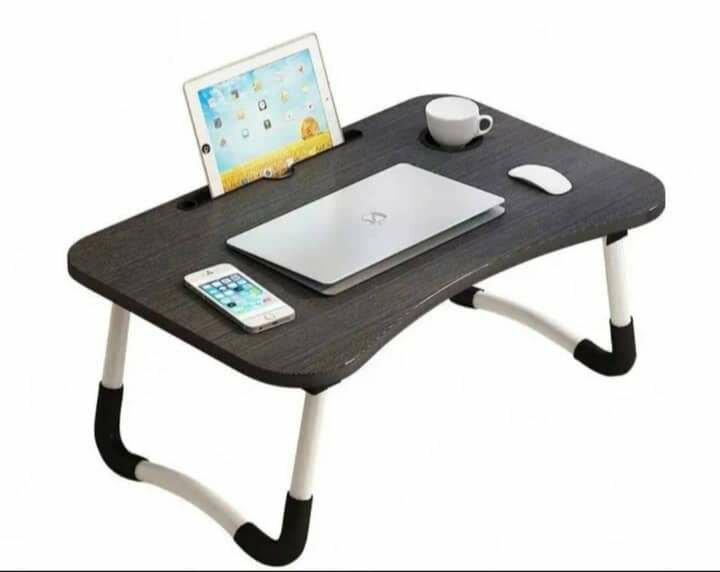 Petite table, tazer