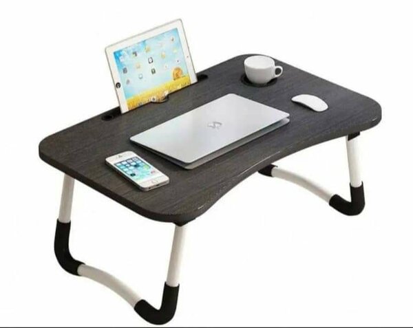 Petite table, tazer