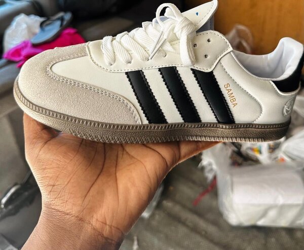 Samba's shose