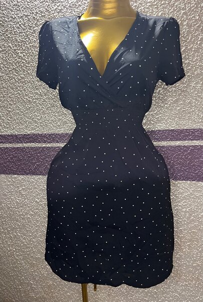 Robe noire à pois élégante