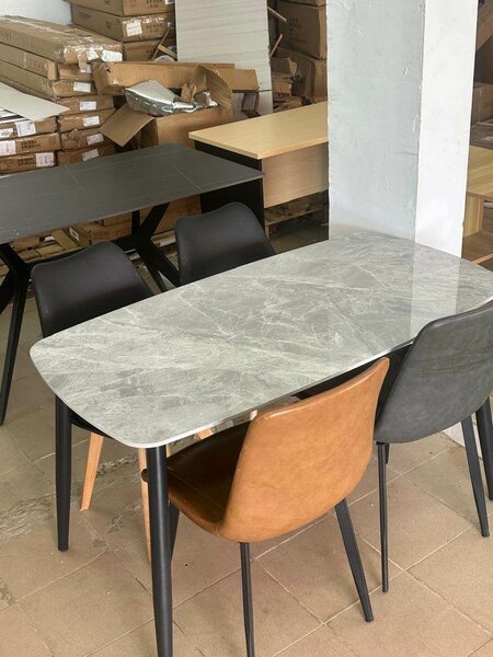 Table à manger en marbre moderne