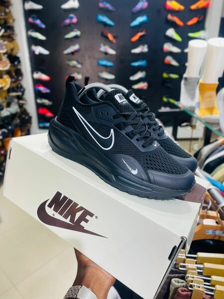 NIKE ZOOM REACT